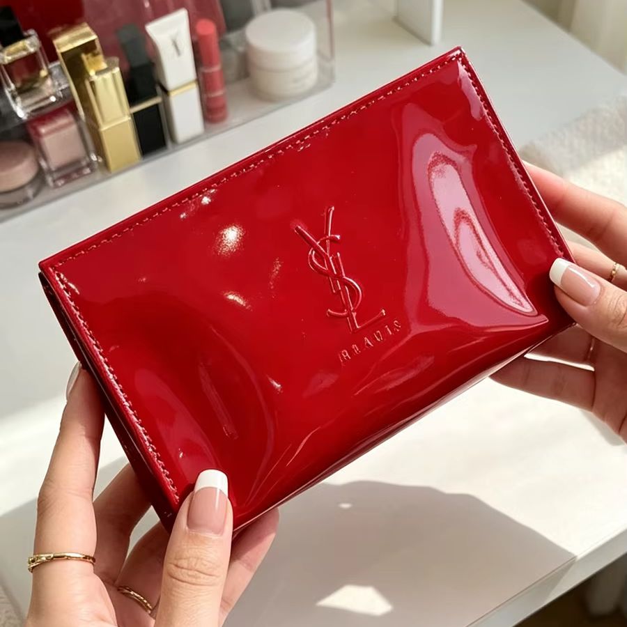Sac cosmétique en cuir verni r - Luxury Skincare And Makeup Brands avis et prix