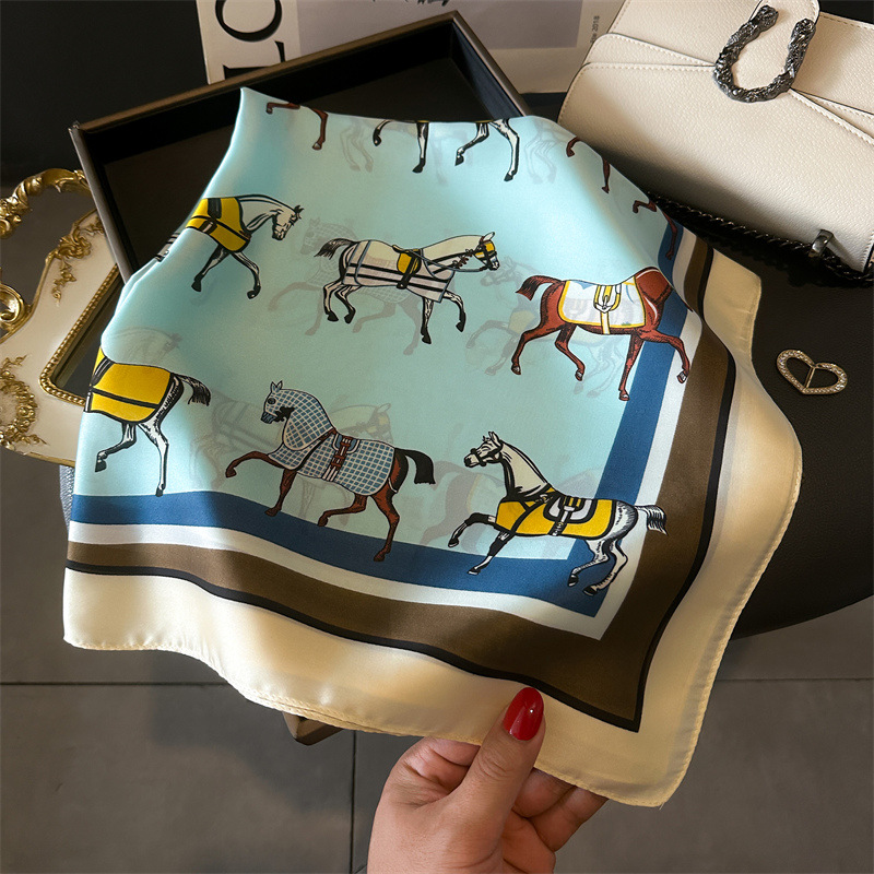 Foulard carré en soie imprimé  - Luxury Skincare Headband avis et prix