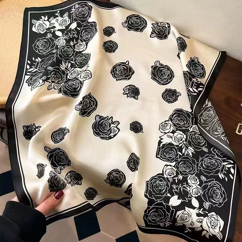 Foulard carré en soie imprimé  - Luxury Skincare Headband avis et prix